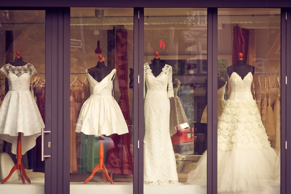 Schaufenster eines Brautmodegeschäftes in Mannheim