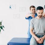 Osteopath bei der Arbeit