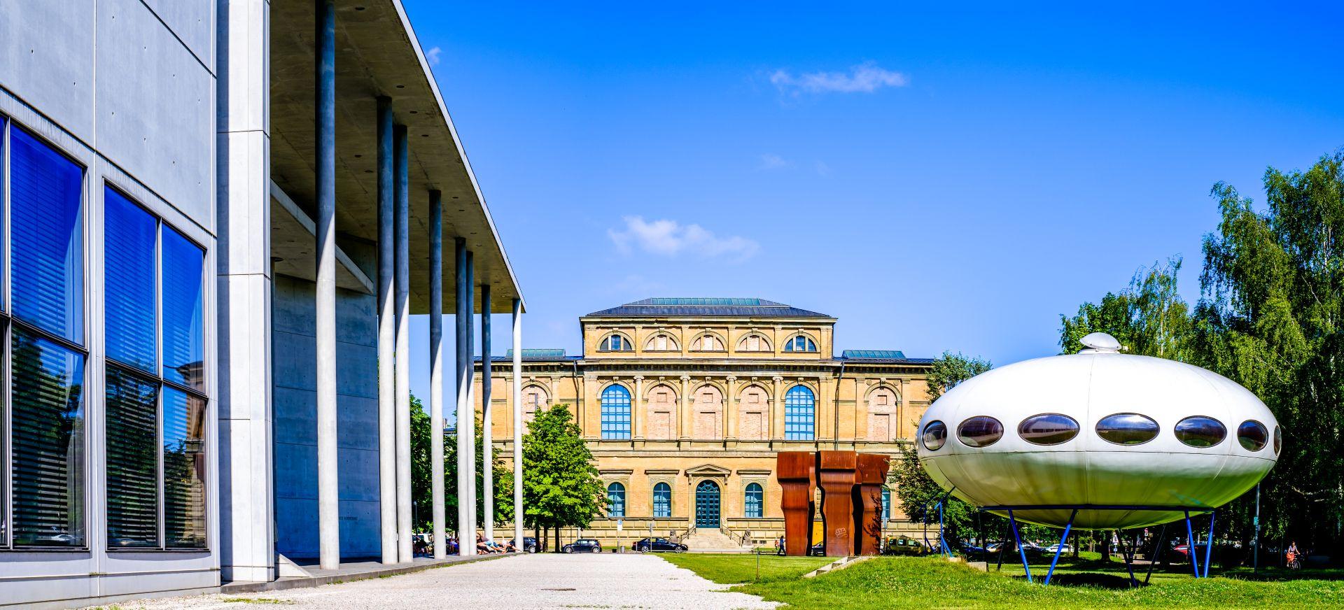 Die Pinakotheken im Kunstareal München bei Tageslicht – kultureller Zwischenstopp bei einem Besuch mit Escort Muenchen.